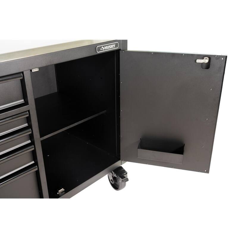Banco de trabajo móvil Husky de servicio pesado con 9 cajones, tapa de acero inoxidable en negro mate de 84 pulgadas de ancho por 24 pulgadas de profundidad - HOTC8409BB1M