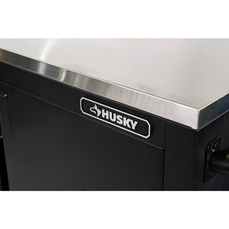 Banco de trabajo móvil Husky de servicio pesado con 9 cajones, tapa de acero inoxidable en negro mate de 84 pulgadas de ancho por 24 pulgadas de profundidad - HOTC8409BB1M