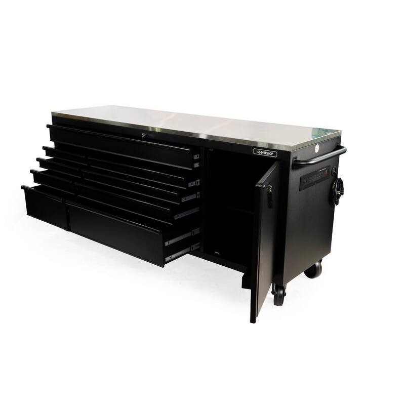 Banco de trabajo móvil Husky de servicio pesado con 9 cajones, tapa de acero inoxidable en negro mate de 84 pulgadas de ancho por 24 pulgadas de profundidad - HOTC8409BB1M