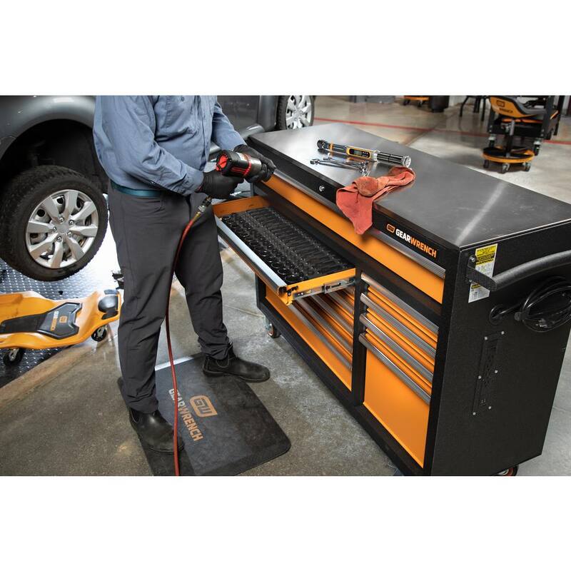 Caja de herramientas con ruedas de acero recubierto en polvo de color naranja y negro de GEARWRENCH GSX de 52 pulgadas de ancho x 18 pulgadas de profundidad con 11 cajones y encimera de acero inoxidable - 83247