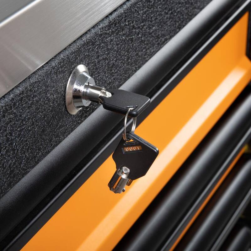 Gabinete rodante de herramientas de 72 pulgadas de ancho x 25 pulgadas de profundidad con 18 cajones en color naranja y negro, con encimera de acero inoxidable y jaladeras negras