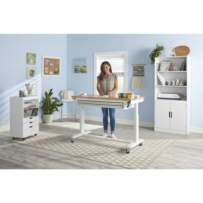 Husky 52 pulgadas de ancho x 24 pulgadas de profundidad Mesa de trabajo con banco de trabajo de altura ajustable de 2 cajones de acero y superficie de madera maciza en color blanco - HOLT5202BJ2
