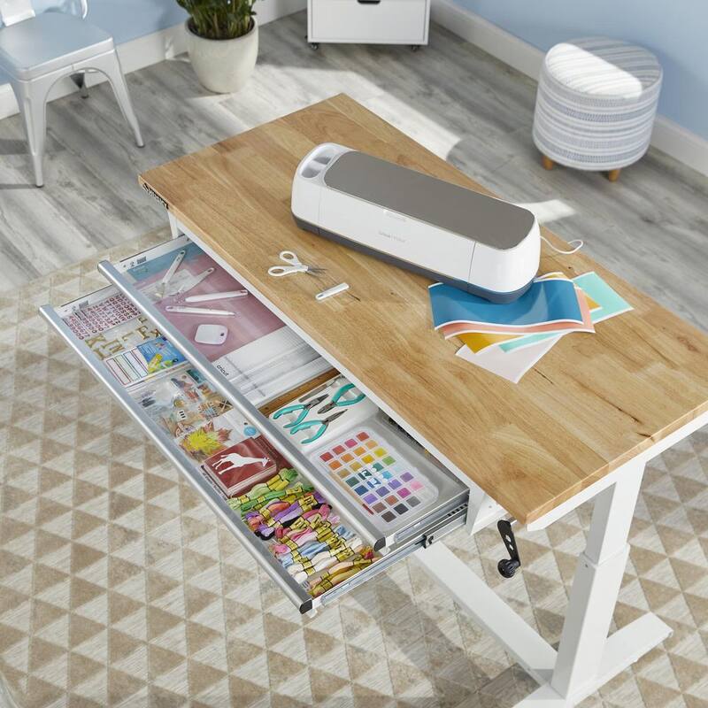 Husky 52 pulgadas de ancho x 24 pulgadas de profundidad Mesa de trabajo con banco de trabajo de altura ajustable de 2 cajones de acero y superficie de madera maciza en color blanco - HOLT5202BJ2