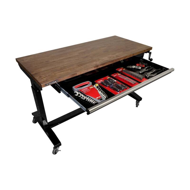 Banco de trabajo Husky de 52 pulgadas de ancho por 24 pulgadas de profundidad con 1 cajón y altura ajustable, color negro brillante con cubierta de madera teñida oscura - HOLT5201B11