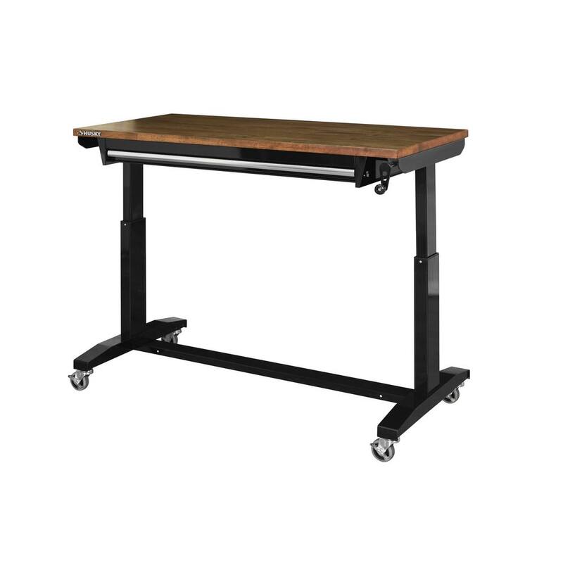 Banco de trabajo Husky de 52 pulgadas de ancho por 24 pulgadas de profundidad con 1 cajón y altura ajustable, color negro brillante con cubierta de madera teñida oscura - HOLT5201B11