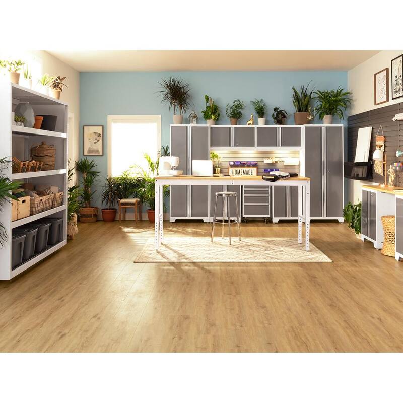 Serie Pro de NewAge Products 56 pulg. de ancho x 24 pulg. de profundidad Banco de trabajo blanco con cubierta de bambú - 55939
