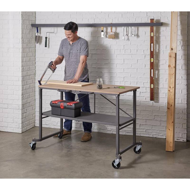 Banco de trabajo portátil Cosco SmartFold de 51 pulgadas de ancho por 27 pulgadas de profundidad con ruedas bloqueables - 66721DKG1E