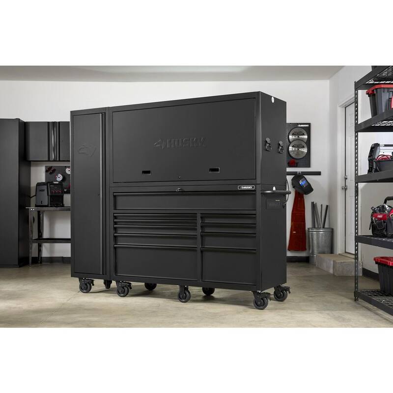 Husky 62 pulgadas de ancho x 24 pulgadas de profundidad Banco de trabajo móvil de 10 cajones de servicio pesado con parte superior de trabajo de acero inoxidable y combo de tocador en negro mate - HOTC6210BB1S