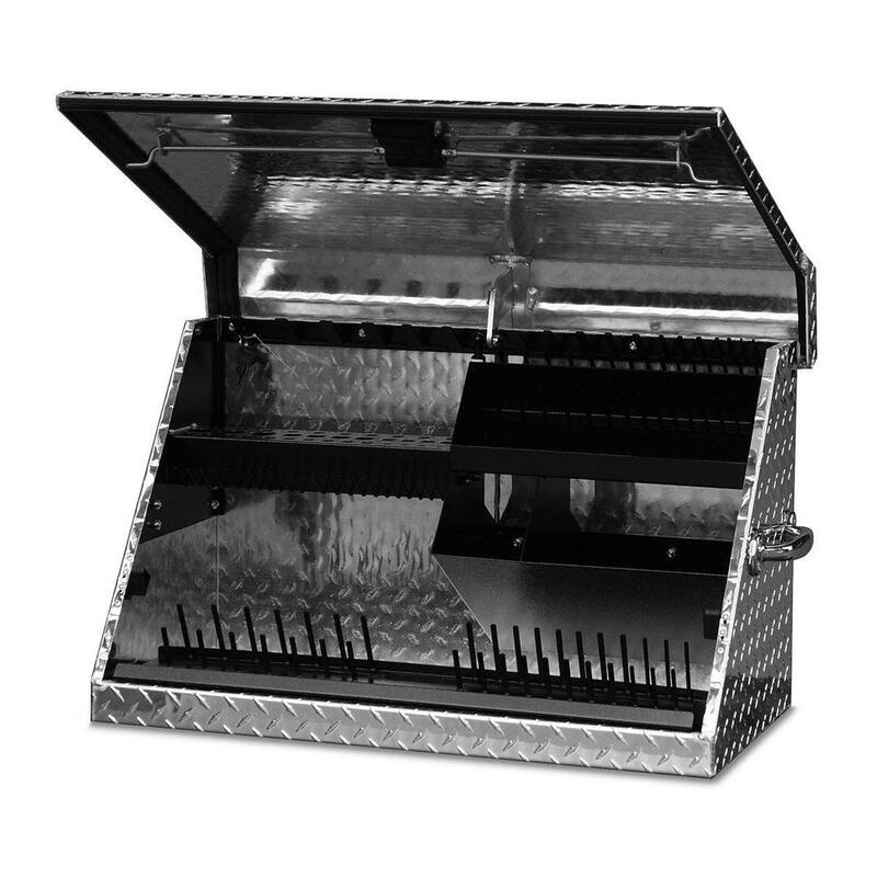 Montezuma 31 pulgadas de ancho x 16 pulgadas de profundidad. Caja de herramientas triangular portátil para enchufes, llaves y destornilladores en aluminio - ME300AL.