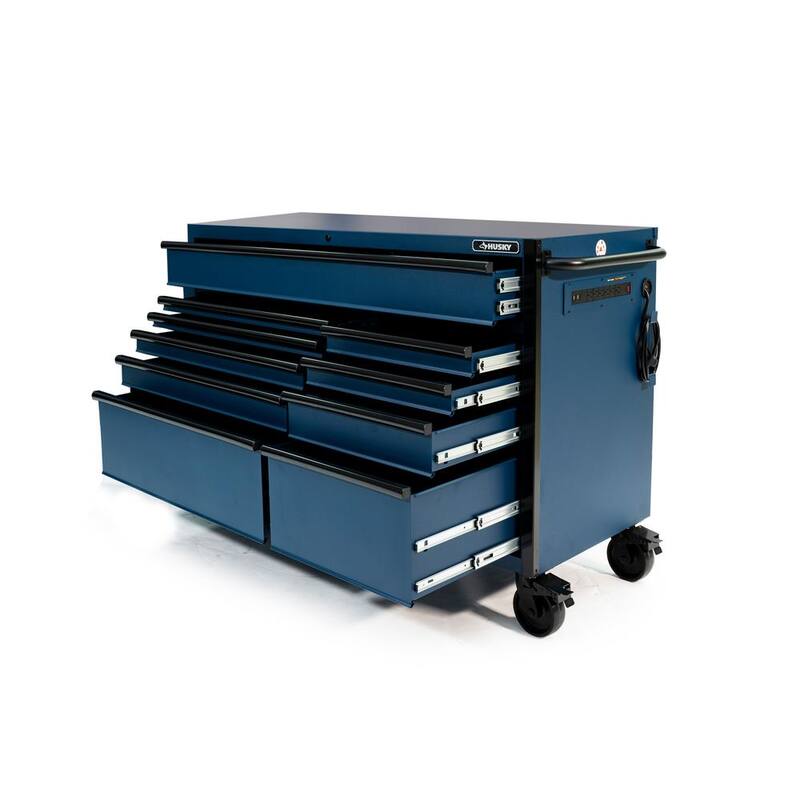 Banco de trabajo móvil Husky Heavy-Duty de 61 pulgadas de ancho por 24 pulgadas de profundidad en color azul mate - HOTC8010BB1D