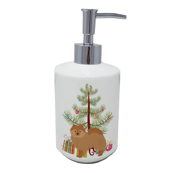Carolines Treasures 7 x 3.5 in. German Spitz Christmas Tree Ceramic Soap Dispenser - CK3456SOAP