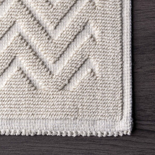 Nuloom Lyle Textured Chevron Bath Mat 1ft 9in x 2ft 10in - PSKO06B-190210