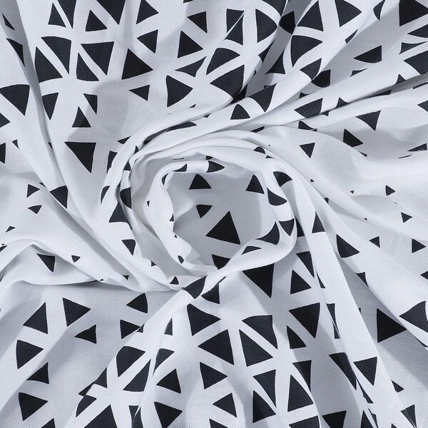 Homeroots 72 x 70 x 1 in. Navy & White Geo Illusion Shower Curtain - 399734