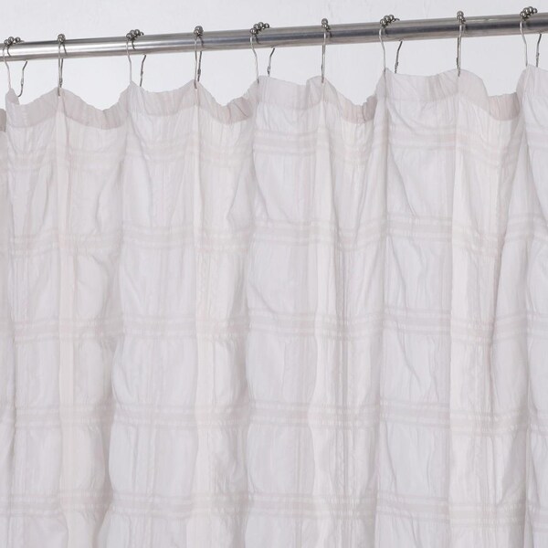 Homeroots 72 x 70 x 1 in. Pale Pink Modern Striped Crinkle Shower Curtain - 399716