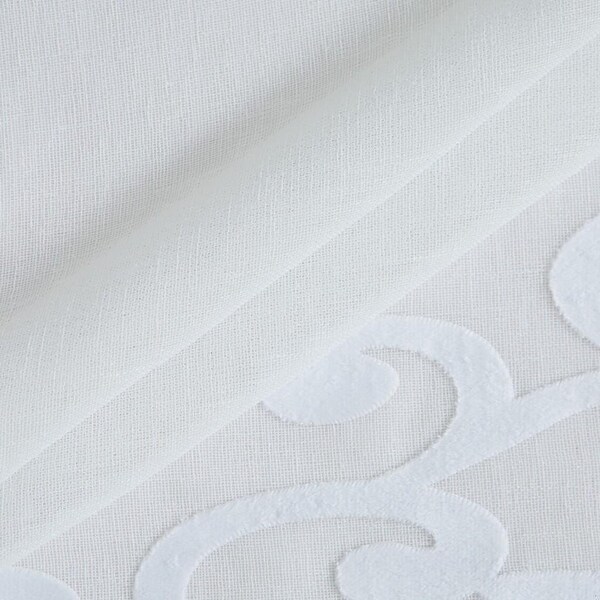 Homeroots 72 x 70 x 1 in. White Contemporary Velvet Scroll Shower Curtain - 399748