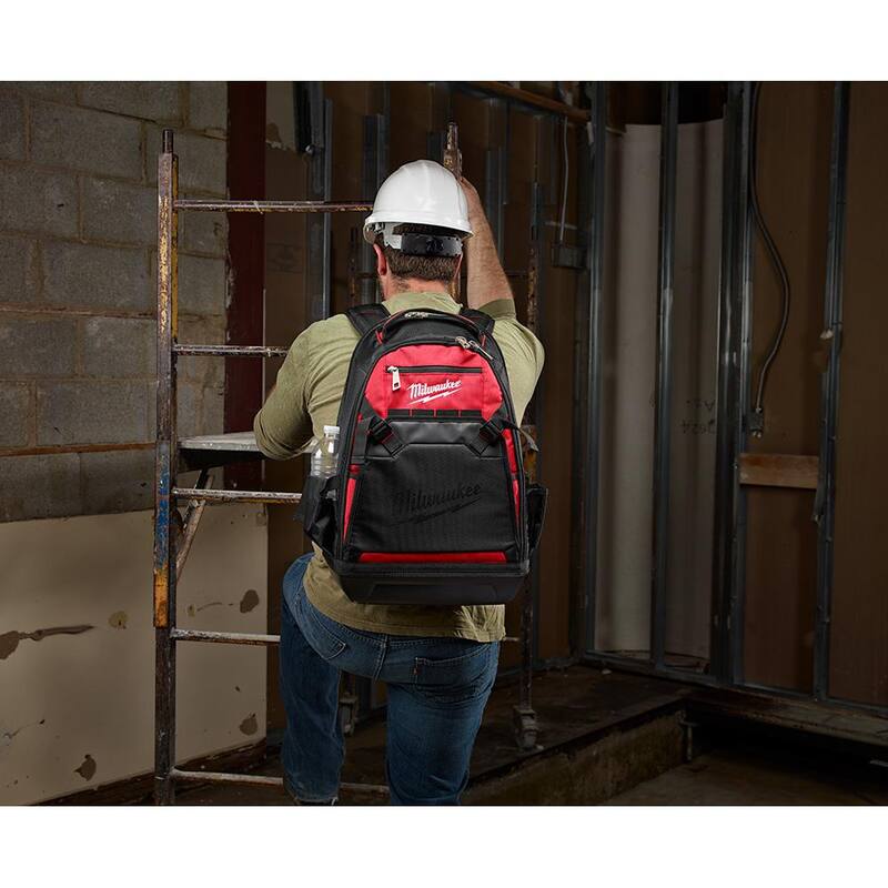 Milwaukee Jobsite Backpack with FASTBACK Folding Utility Knives with Blade Storage and General Purpose Utility Blade Set (50-Pack) - 48-22-8200-48-22-1504