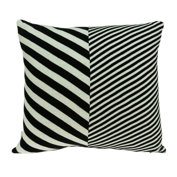 Palacedesigns 18 x 5 x 18 in. Transitional White Pillow Cover with Poly Insert - PA3661459