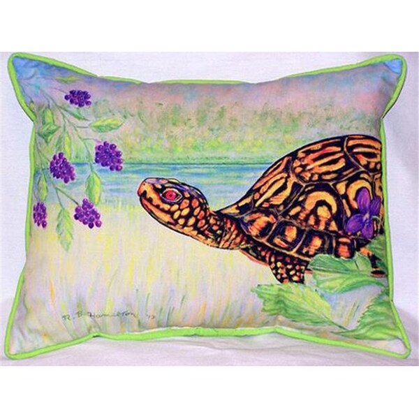 Betsy Drake Betsy Drake HJ038 Turtle & Berries Large Indoor-Outdoor Pillow 16 in. x 20 in. - HJ038