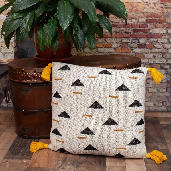 Homeroots 20 x 20 x 4 in. Beige, Black & Yellow Natural Knitted Throw Pillow - 383148