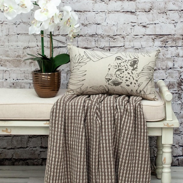 Homeroots 12 x 20 x 4 in. Beige Jaguar Silhoutte Lumbar Throw Pillow - 383138