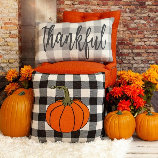 Homeroots 20 x 20 x 4 in. Black, White & Orange Buffalo Check Pumpkin Throw Pillow - 383149