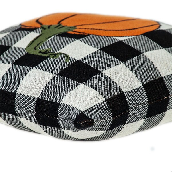Homeroots 20 x 20 x 4 in. Black, White & Orange Buffalo Check Pumpkin Throw Pillow - 383149
