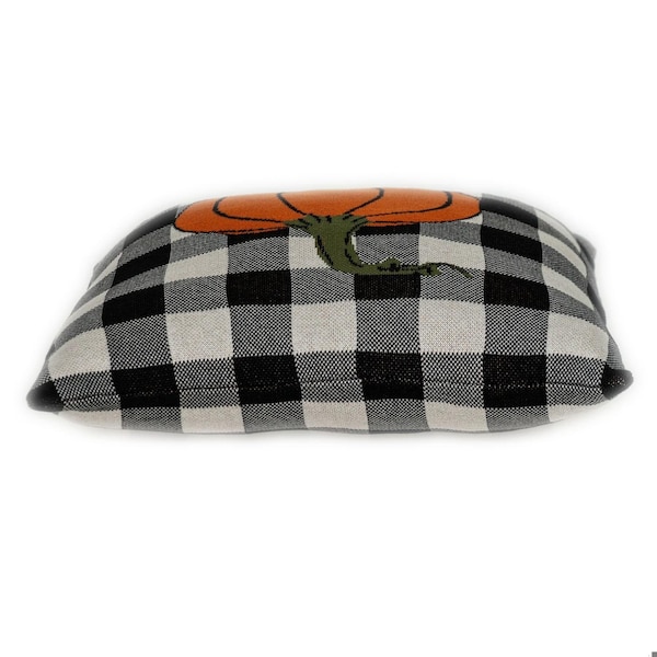 Homeroots 20 x 20 x 4 in. Black, White & Orange Buffalo Check Pumpkin Throw Pillow - 383149