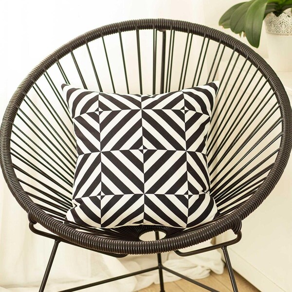 Gfancy Fixtures Black Geometric Diagram Decorative Throw Pillow Cover - 18 x 18 in. - GF3672862