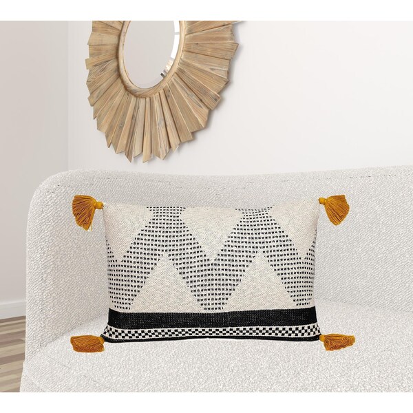 Homeroots 20 x 20 x 4 in. Beige & Black Knit Throw Pillow - 383146