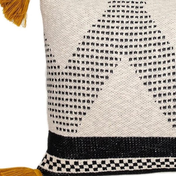 Homeroots 20 x 20 x 4 in. Beige & Black Knit Throw Pillow - 383146