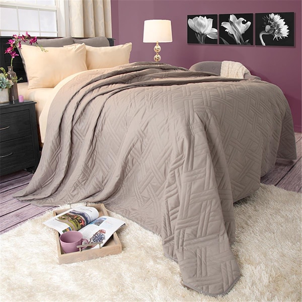 Daphnes Dinnette 86 x 86 in. Solid Color Bed Quilt Silver - Full & Queen Size - DA3238781