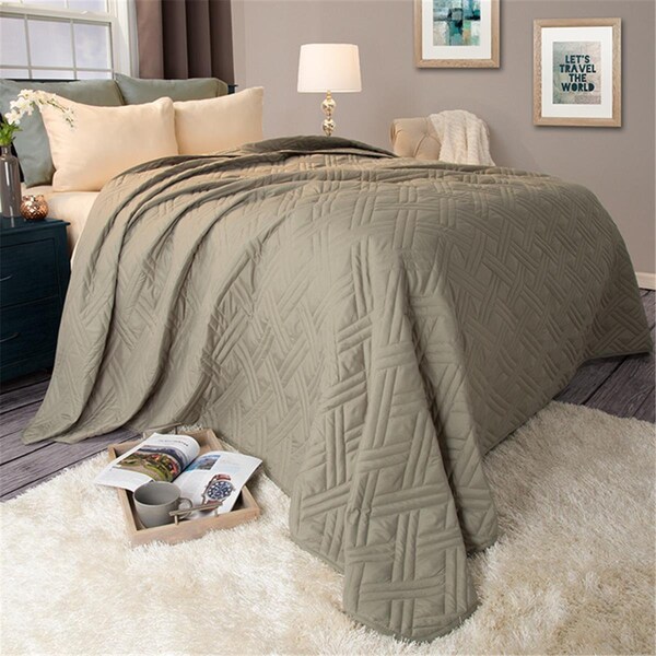 Lavish Home 102 x 86 in. Solid Color Bed QuiltGreen King Size - 66-40-K-G
