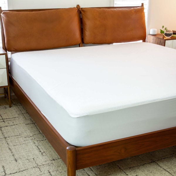 Flash Furniture Capri Comfortable Sleep Premium Fitted 100% Waterproof-Hypoallergenic Vinyl Free Mattress Protector - Breathable Fabric Surface, Queen - RF-MP101-Q-GG