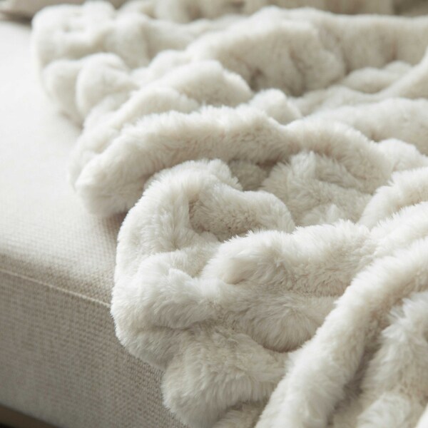 Deerlux Decorative 50 in. x 60 in. Comfortable Ruched Faux Fur Cozy Throw Blanket for Sofa and Bed, White - QI004049.WT