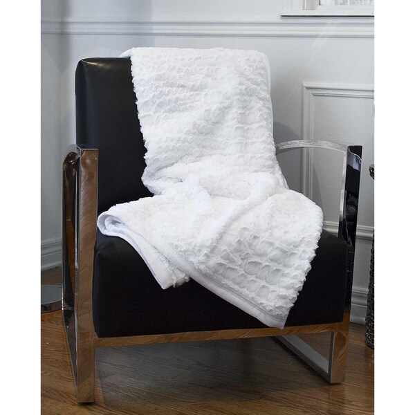 Homeroots 50 x 70 in. Faux Hide Throw Ivory Mink - 293155