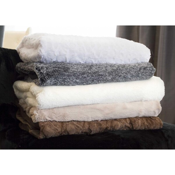 Homeroots 50 x 70 in. Faux Hide Throw Ivory Mink - 293155