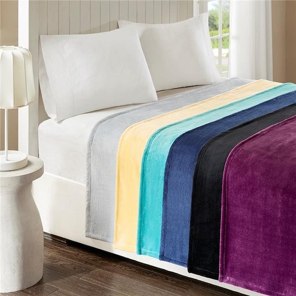 Intelligent Design Intelligent Design ID51-1086 100 Percent Polyester Solid Microlight Plush Brushed Blanket; Twin & Twin XL; Black - ID51-1086