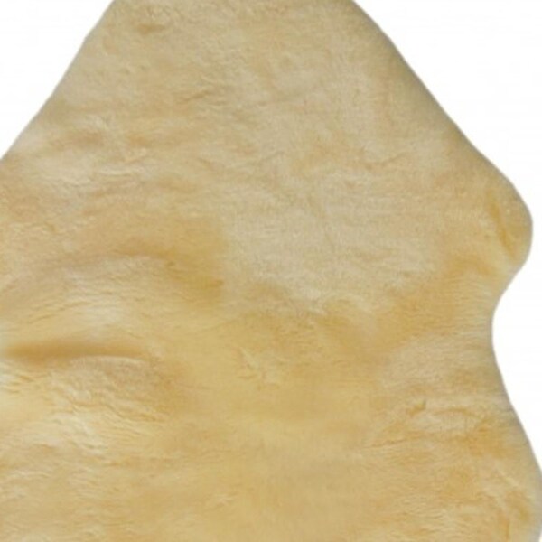 Homeroots 2 x 6 ft. Green Natural Off White Medical Grade Double Sheepskin Throw Blanket - 388648