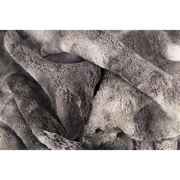 Homeroots 50 x 60 in. Naples Grey & Off-White Fur Throw - 354558