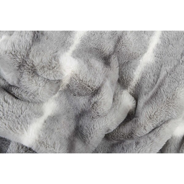 Homeroots 50 x 60 in. Dayton Grey & White & Black Fur Throw - 354556
