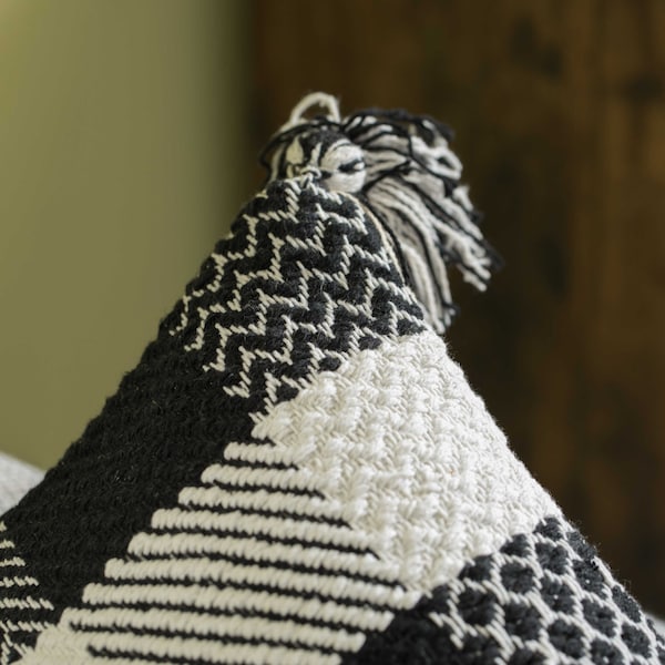 Deerlux 16" Handwoven Cotton Throw Pillow Cover with Patterned Gingham Design and Tasseled Corners - QI004302.GM
