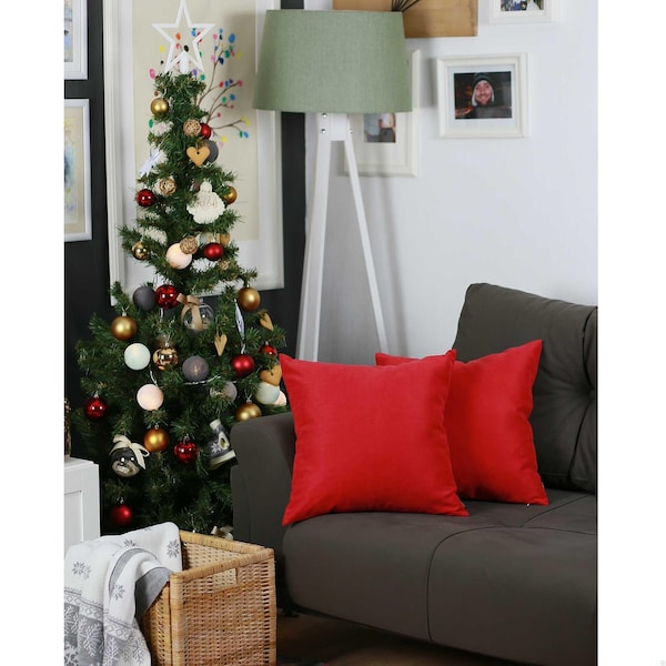 Homeroots Red Honey Decorative Throw Pillow Cover2 Piece 18 x 18 in. - 355423