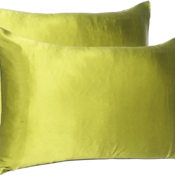 Homeroots 20 x 30 in. Lemongrass Dreamy Silky Satin Queen Size Pillowcases - 387897