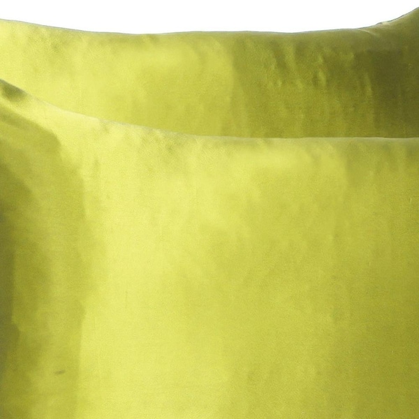 Homeroots 20 x 30 in. Lemongrass Dreamy Silky Satin Queen Size Pillowcases - 387897
