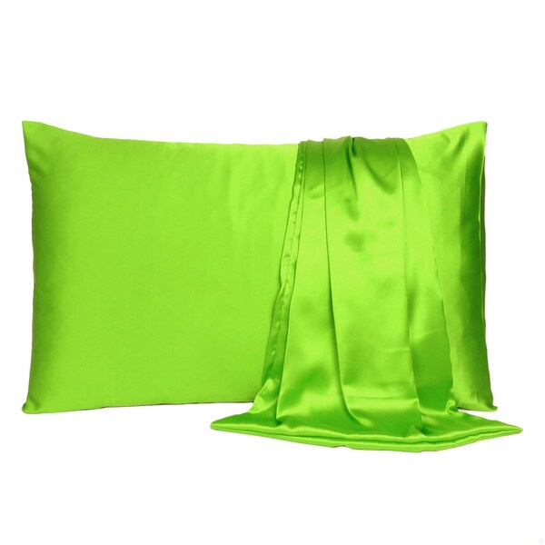 Homeroots 20 x 30 in. Bright Green Dreamy Silky Satin Queen Size Pillowcases - 387898