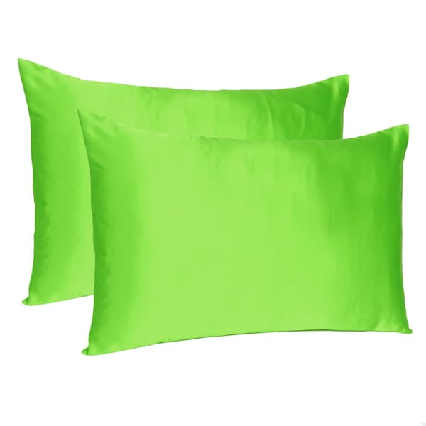Homeroots 20 x 30 in. Bright Green Dreamy Silky Satin Queen Size Pillowcases - 387898