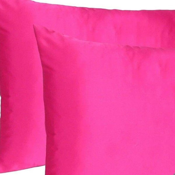 Homeroots 20 x 30 in. Fuchsia Dreamy Silky Satin Queen Size Pillowcases - 387905