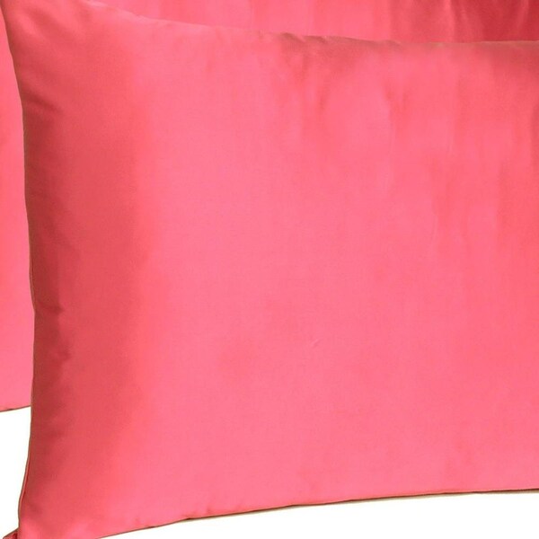 Homeroots 20 x 26 in. Poppy Red Dreamy Silky Satin Standard Size Pillowcases - 387877
