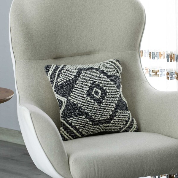 Deerlux 16" Throw Pillow Cover with White on Black Tribal Pattern and Corner Tassels, Black & White - QI004304