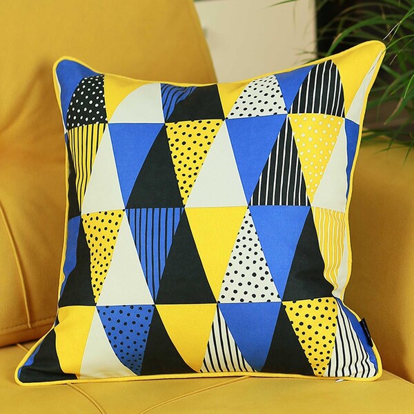 Homeroots 18 x 18 in. Memphis Printed Decorative Throw Pillow Cover Pillowcase - 355555